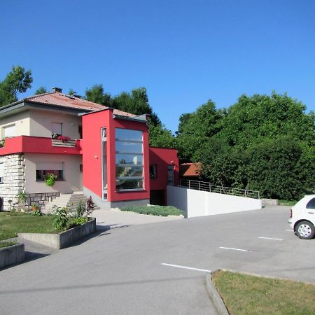 波斯托伊纳Pod Orehi住宿加早餐旅馆 外观 照片