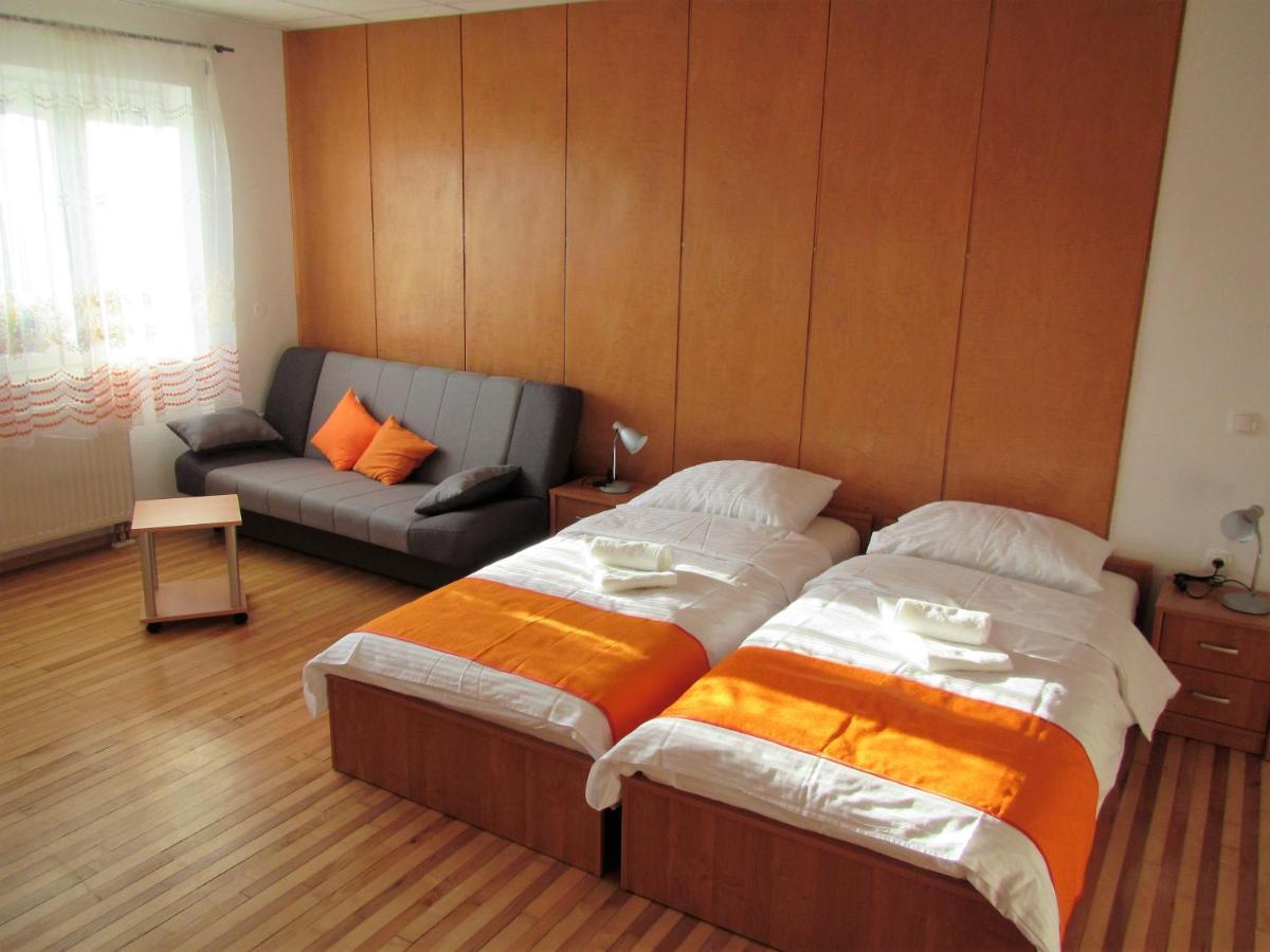 波斯托伊纳Pod Orehi住宿加早餐旅馆 外观 照片