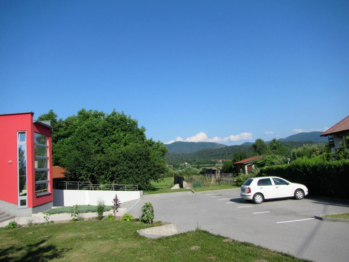 波斯托伊纳Pod Orehi住宿加早餐旅馆 外观 照片